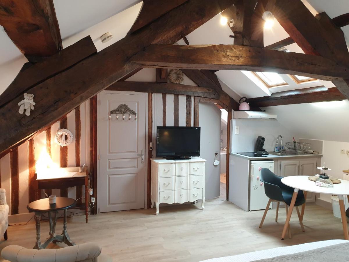D'Anciennes "Chambres De Bonnes" Honfleur Eksteriør bilde